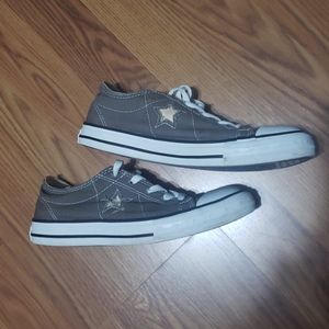 Womens army green converse shoes 7.5